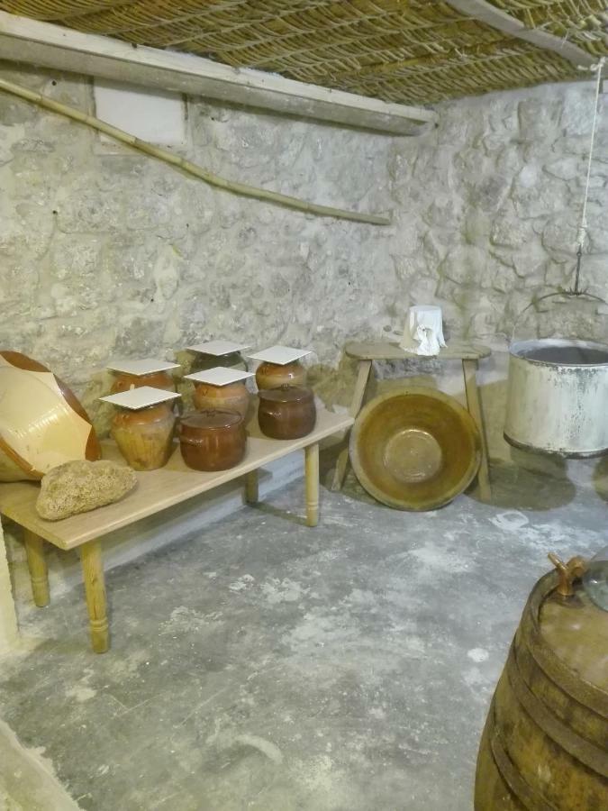 La Troya Pensionat Castellote Exteriör bild
